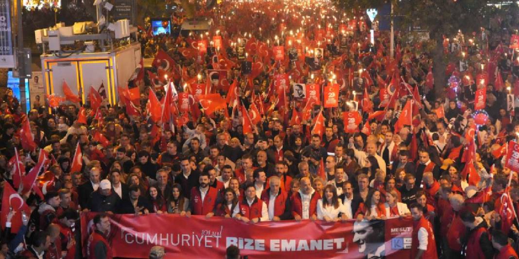 Coşkulu kutlamaya son saatler! Bağdat Caddesi Cumhuriyet yürüyüşü saat kaçta? İşte 29 Ekim yürüyüş saati! 2